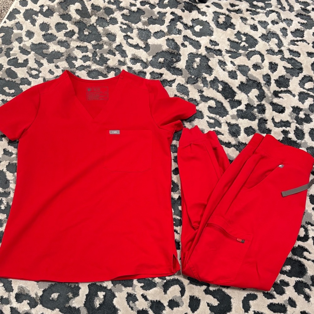 Figs Red Scrub Set